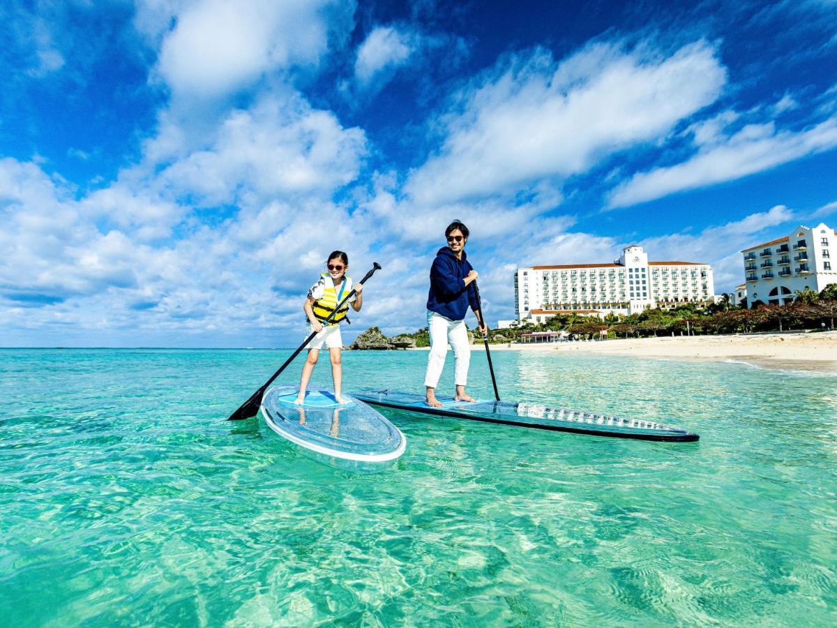 โรงแรม นิกโกะ อลิวิล่า โยมิตัน ภายนอก รูปภาพ Stand-up paddleboarding in Okinawa, Japan