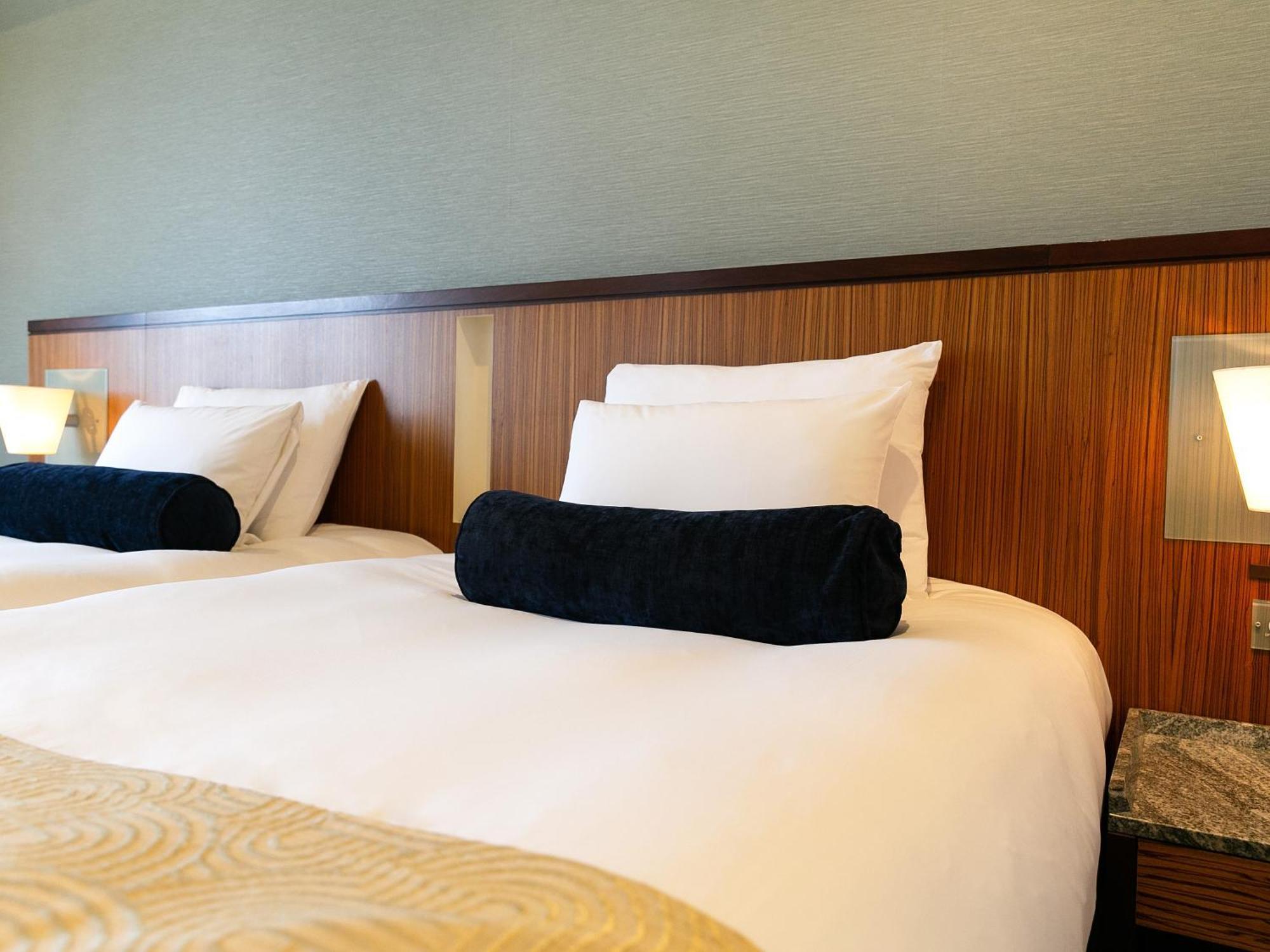 โรงแรม นิกโกะ อลิวิล่า โยมิตัน ภายนอก รูปภาพ A bed with a bolster