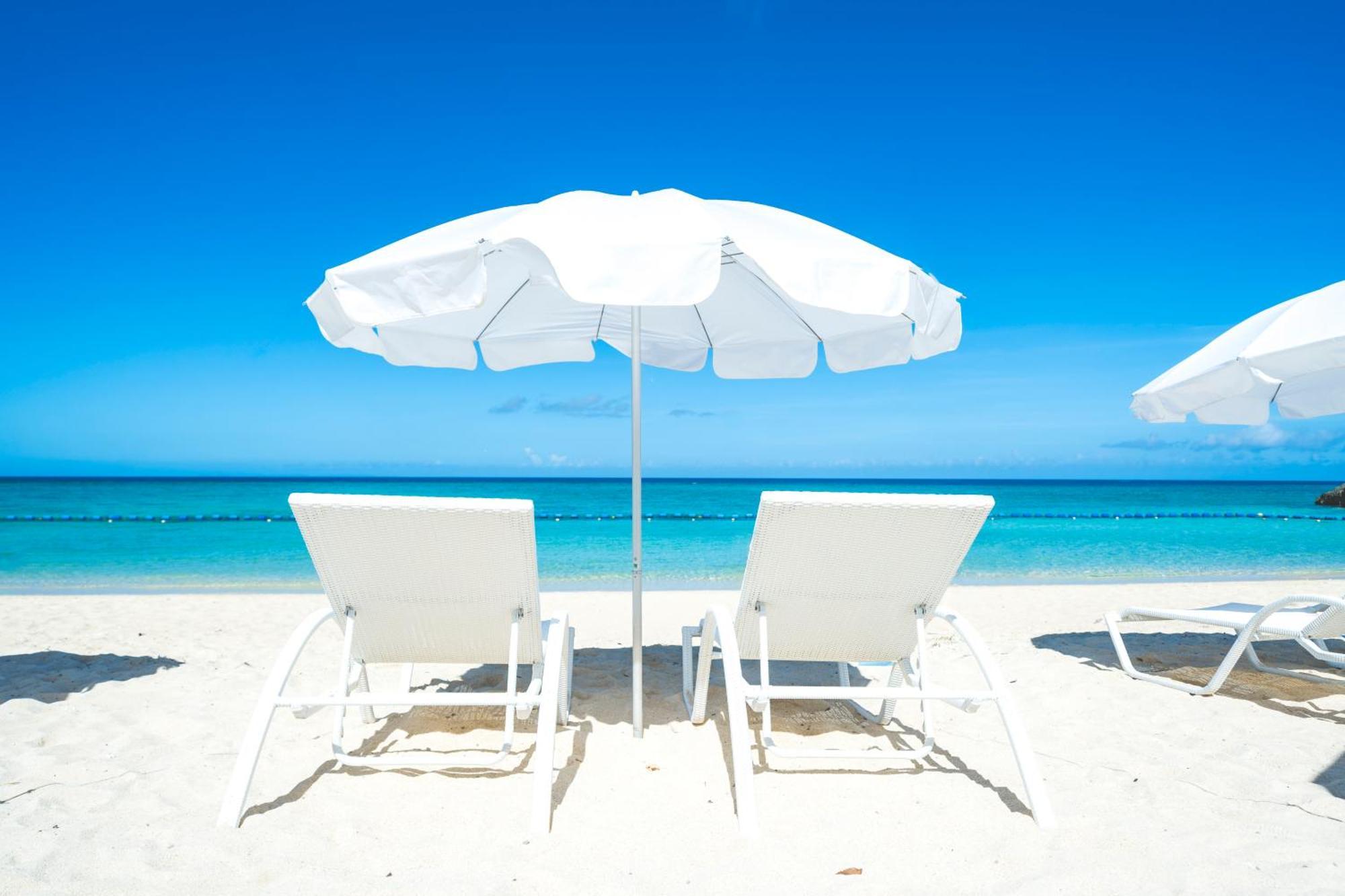 โรงแรม นิกโกะ อลิวิล่า โยมิตัน ภายนอก รูปภาพ Beach chairs and umbrella